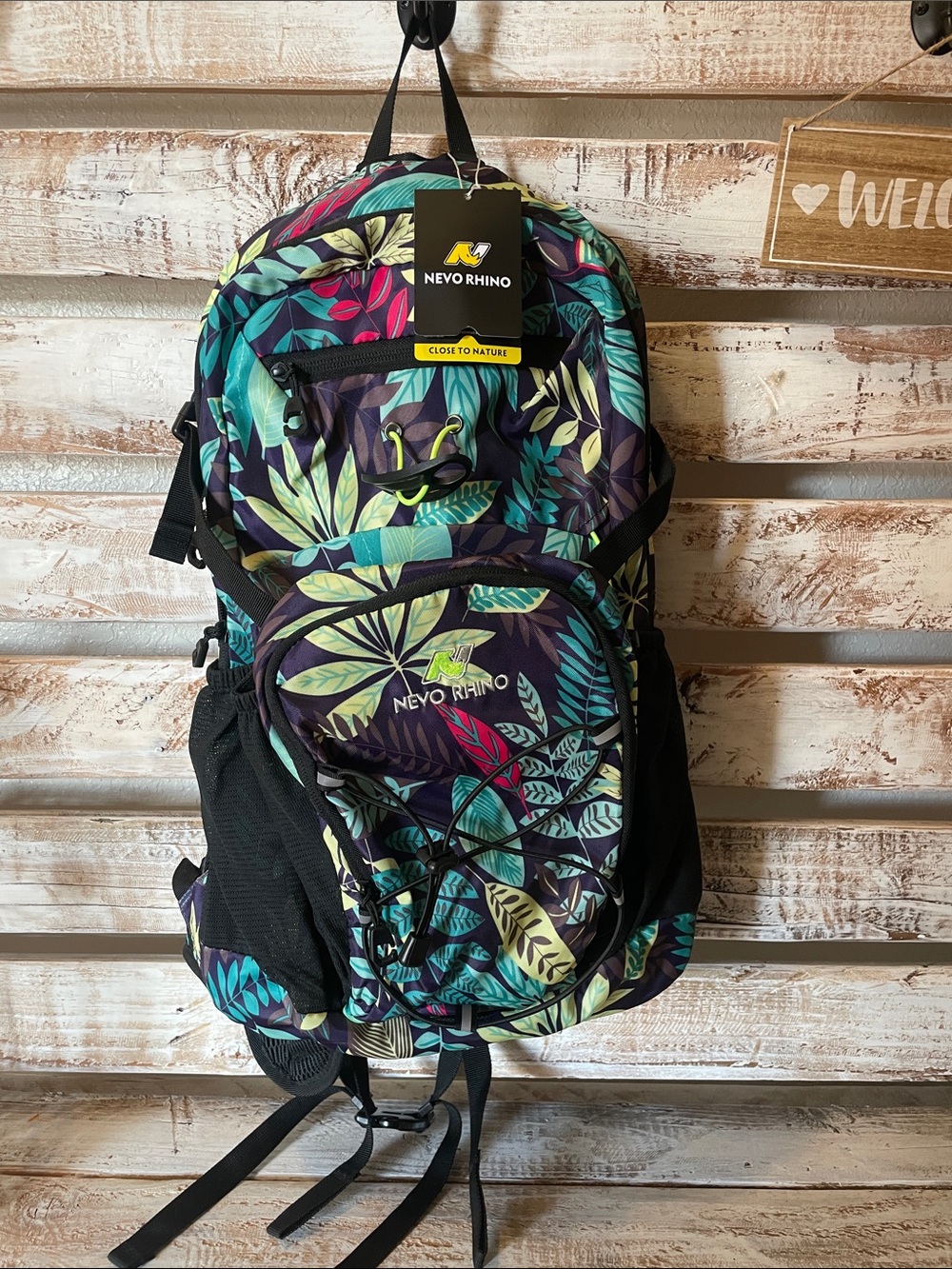 BNWT Nevo Rhino 18L hydration vibrant blue leaf print and ventilated mesh straps